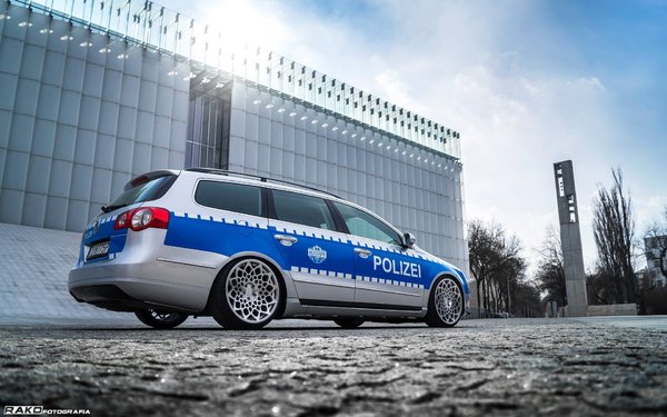 Nasz zadowolony klient. Oto co myśli niemiecka "polizei" na temat modyfikacji aut Felgi firmy RADI8 B12, na aucie 19" 8,5j (ET45) + 10j (ET42) 5x112\\n\\n21/03/2016 06:14